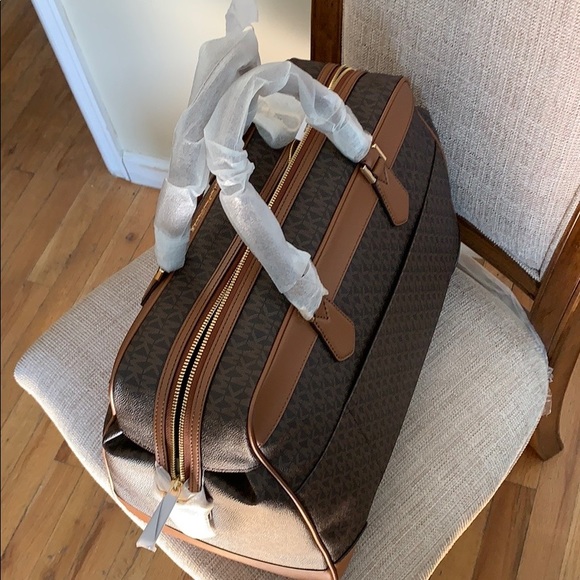 Michael Kors Brown Weekender - Picture 4 of 8